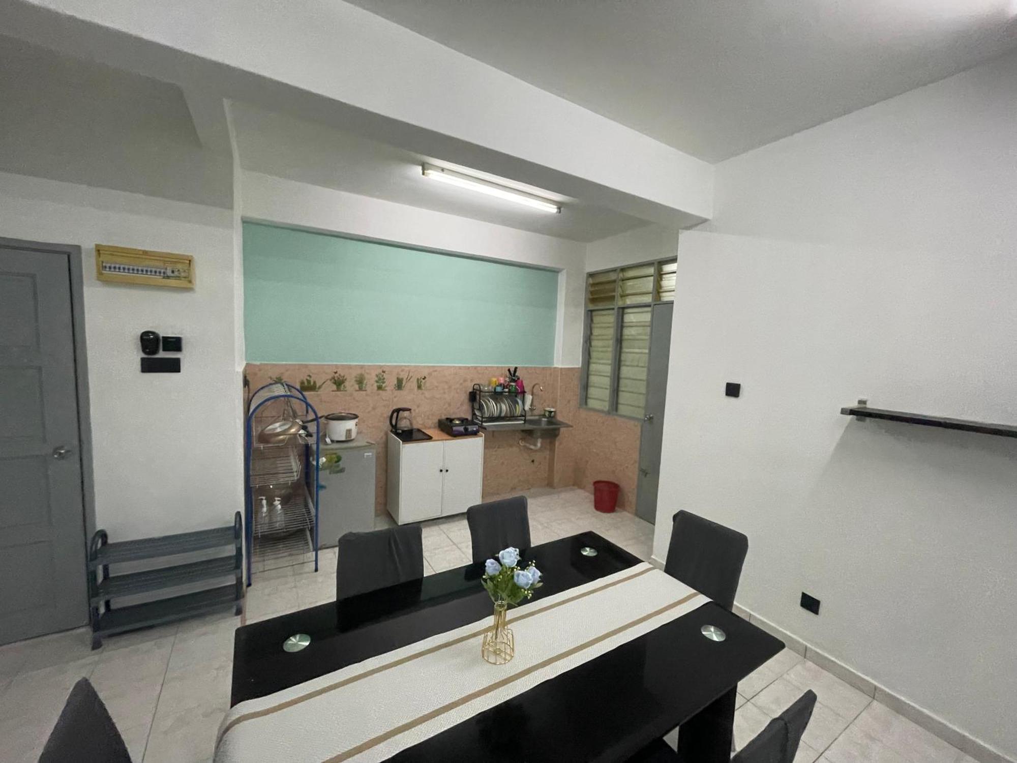 Blissful Breeze 4 Rooms & Netflix By Ezyroom Melaka 에이어 케로 외부 사진