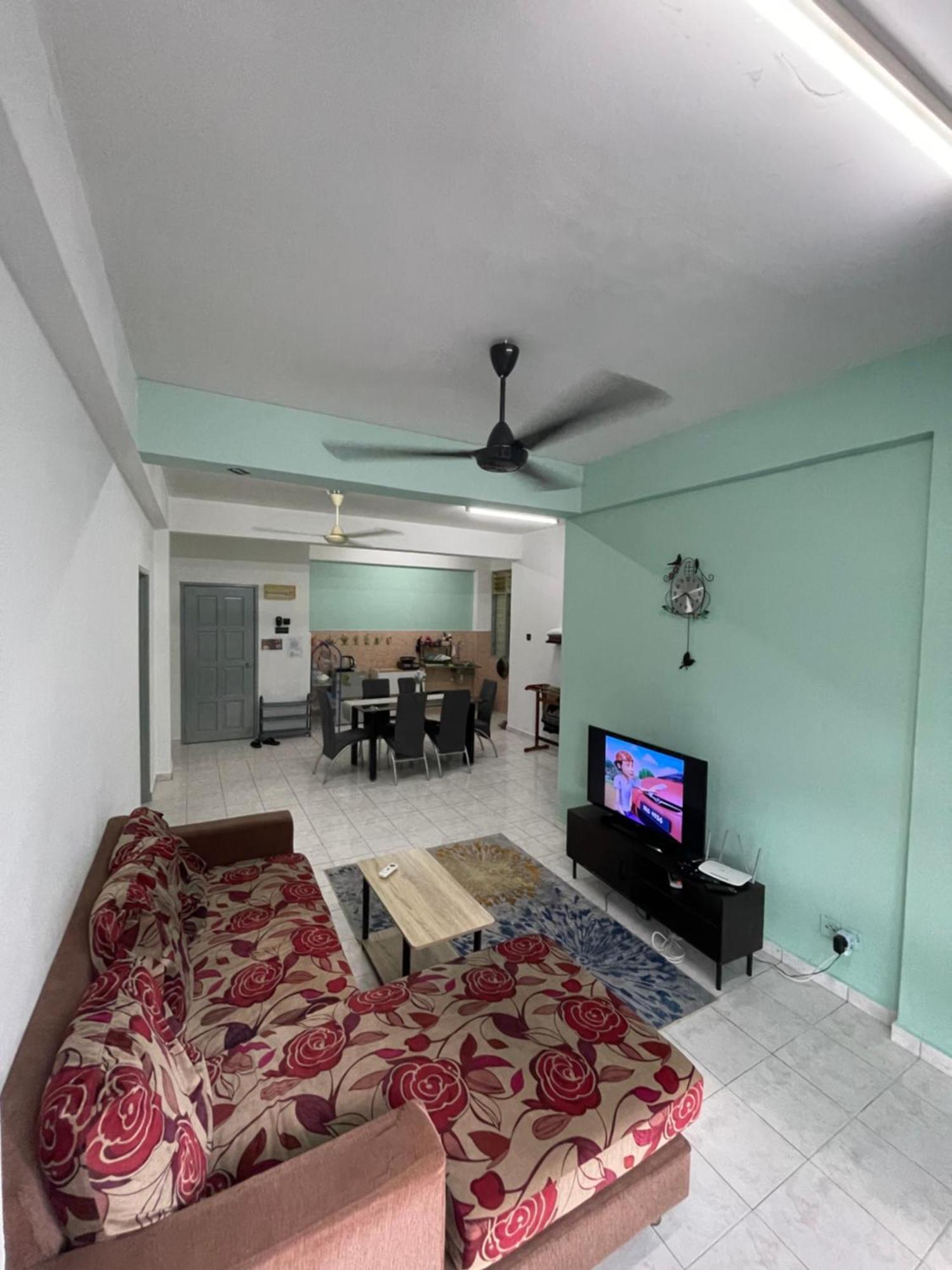 Blissful Breeze 4 Rooms & Netflix By Ezyroom Melaka 에이어 케로 외부 사진